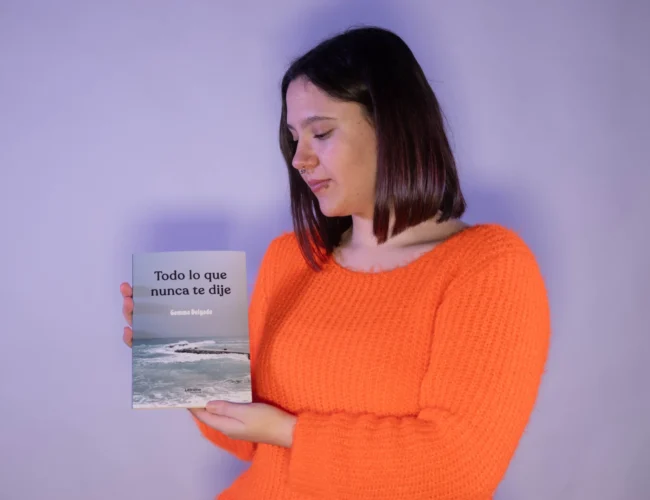 Gemma Delgado Bosch emociona al público con su primer poemario