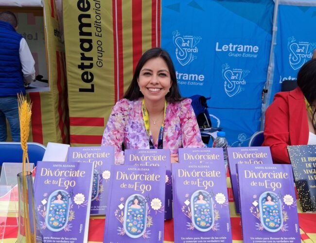 Éxito de convocatoria en la firma de libros de Anita Aldana en Sant Jordi 2025