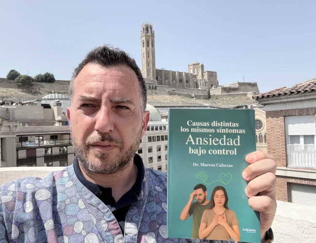 Marcos Cabezas transforma su experiencia clínica en una guía terapéutica para vencer la ansiedad
