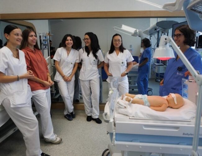 Así se entrenan en las aulas los médicos del futuro: La Universidad CEU San Pablo inaugura su Hospital de Simulación Clínica