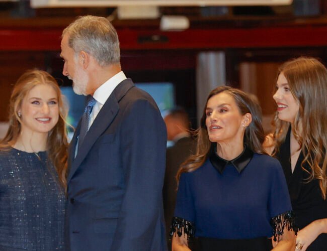 Joyas, selfies, complicidad… Los detalles de la Familia Real en el concierto de los Premios Princesa de Asturias