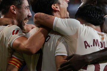 El Villarreal liquida a un Valencia abandonado