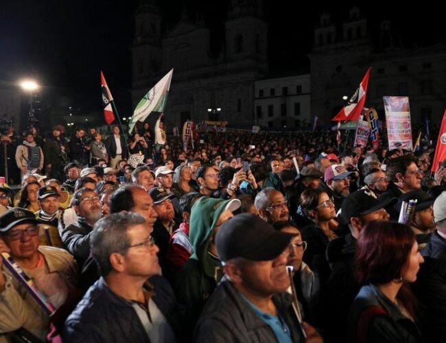 Miles de colombianos marchan en Bogotá en apoyo a Petro en plena escalada de tensión con EE.UU.