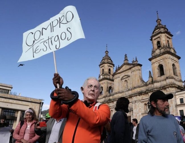 Miles de colombianos marcharon en Bogotá en respaldo a Gustavo Petro