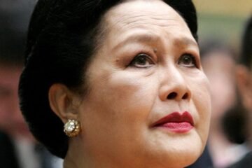Muere a los 93 años la reina madre de Tailandia Sirikit