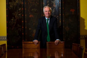 Charles Powell, director del Instituto Elcano: «Juan Carlos I reconoció que nunca pediría Gibraltar»