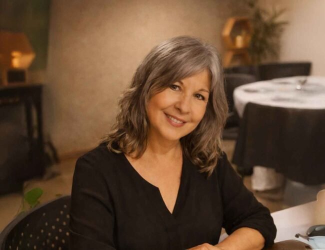 ALCIRA ACOSTA REFLEXIONA SOBRE LA RESILIENCIA Y LA SUPERACIÓN EN LA NOVELA CONTEMPORÁNEA ‘LA DANZA DE LA LEONA’