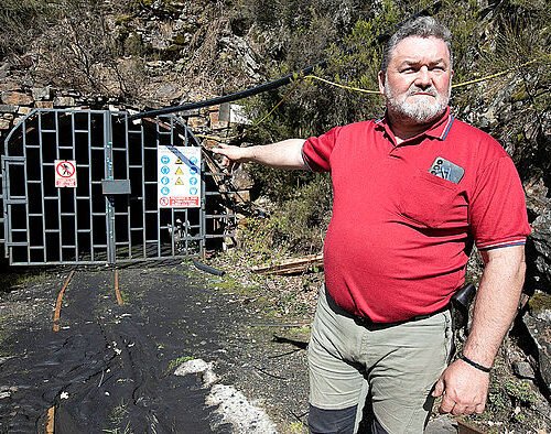 Alerta un año después de la tragedia en la mina de Cerredo: «Siguen trabajando ahí arriba»