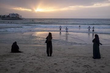 La nueva normalidad de Dubái: cumpleaños en un campo de golf con ruido de fondo de misiles