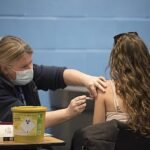 Los pediatras recomiendan un refuerzo de la vacuna de la meningitis B a los 12 años para evitar brotes