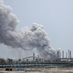 Trump, con la presión política del precio del petróleo, dice que la guerra de Irán acabará «muy pronto» y levanta algunas sanciones