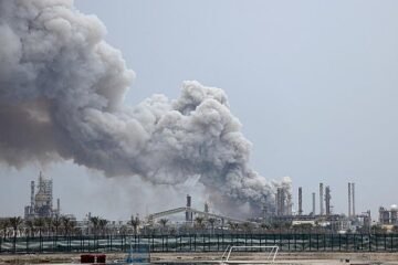 Trump, con la presión política del precio del petróleo, dice que la guerra de Irán acabará «muy pronto» y levanta algunas sanciones