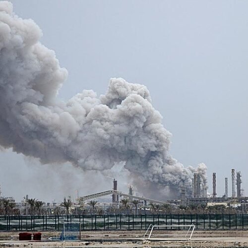 Trump, con la presión política del precio del petróleo, dice que la guerra de Irán acabará «muy pronto» y levanta algunas sanciones