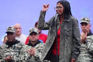 Delcy Rodríguez coloca a Vladimir Padrino en Agricultura tras su cese como ministro de Defensa