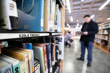 Nadie en Oviedo vio a la amiga de Ábalos buscando libros de trenes: «Si la Justicia lo pide, daremos la información»
