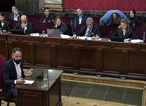 Los testigos resquebrajan la defensa de Ábalos mientras se reafirma el desbarajuste en los pagos en la sede del PSOE