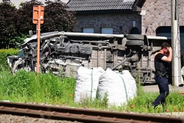 Al menos cuatro muertos tras embestir un tren a un minibús escolar en Bélgica