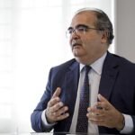 El Supremo estima el recurso del Santander y determina que Ángel Ron no tiene derecho a los 12,8 millones de pensión del Banco Popular