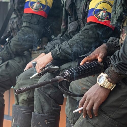 Un enfrentamiento entre las disidencias de las FARC deja decenas de muertos en Colombia a tres días de las elecciones