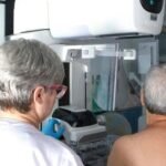 Cáncer de mama en España: por qué los cribados no cubren a las mujeres de 40 años y sí a las de 70