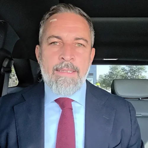 Abascal pide detener y juzgar a Sánchez y Zapatero y los califica de «mafia» tras los registros de la UCO