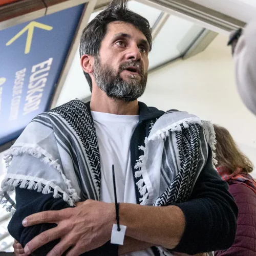 El profesor de Vitoria de la Flotilla narra su «secuestro» y los «maltratos» que ha sufrido de Israel