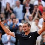 Zverev rompe su maldición ante Cobolli y celebra por fin en Roland Garros su primer Grand Slam