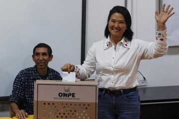 Perú, a la espera de conocer quién será su noveno presidente en una década
