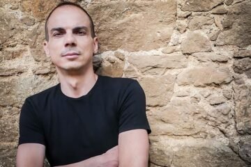 ‘Aló Verano’ con… Alberto Conejero: «Puedo reservar mesa en un café inefable con Safo, García Lorca, Tennessee Williams y Lola Flores»