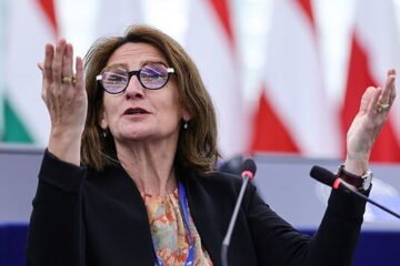 La UE permitirá emitir más CO2 a las empresas para no lastrar la competitividad y Ribera asume otra cesión en su agenda climática