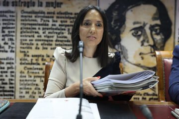 Quienes no dimiten, quienes no les cesan