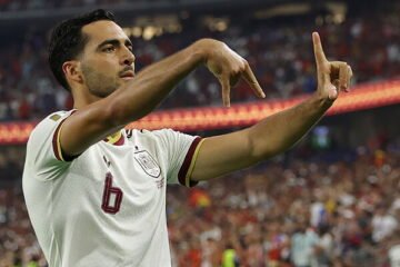 Cuando brilla, gana, y cuando no, también: un gol de Mikel Merino en el 90 despide a Cristiano y manda a España a los cuartos