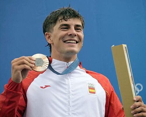 Roban al palista Pau Echaniz la medalla olímpica que consiguió en París
