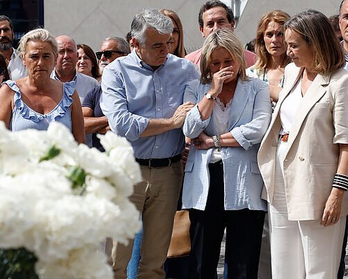 El PP se compromete en Ermua a aclarar los 376 crímenes impunes de ETA frente a la «indignidad» del sanchismo con EH Bildu