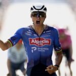Como en la más bella de las clásicas, Van der Poel remata una explosiva etapa en Ussel