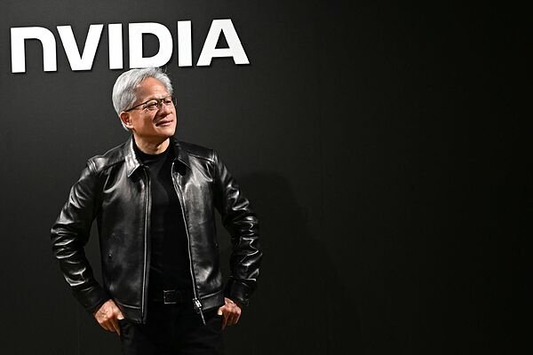 Continúa la sangría tecnológica en Wall Street: Nvidia pierde su trono como empresa más valiosa frente a Apple