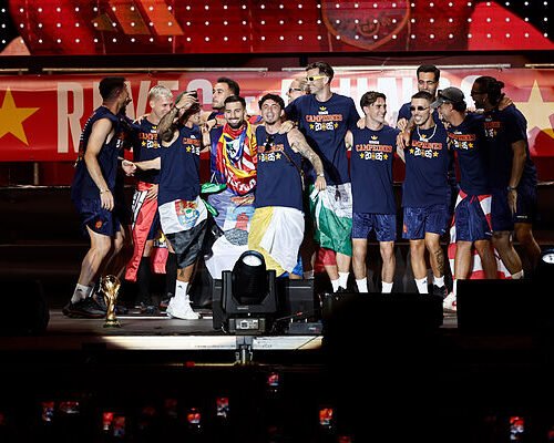 Celebración del Mundial de España, en directo | Dos millones de aficionados arropan a la Selección en las calles de Madrid