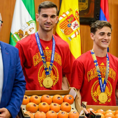 Tomates, ‘Sanfermines’ y botellas de vino: así están siendo las vacaciones de los campeones