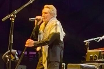 Miguel Ríos, abucheado en un concierto en Marbella por ponerse un pañuelo palestino
