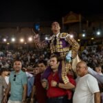 El Fandi abre la Puerta Grande y Escribano agranda su leyenda en el histórico regreso de Miura a Huelva