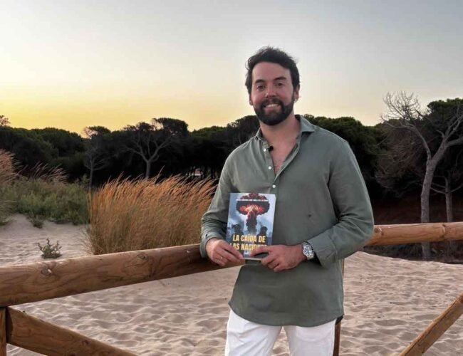 GONZALO MARTÍNEZ-BONÉ CABELLO DE LOS COBOS EXPONE LOS RIESGOS GEOPOLÍTICOS GLOBALES EN SU NOVELA ‘LA CAÍDA DE LAS NACIONES’