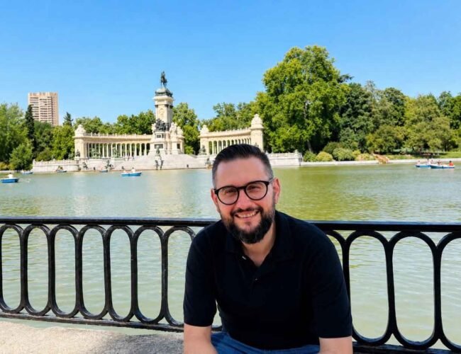 CHRISTIAN YAÑEZ REVOLUCIONA LA UCRONÍA HISTÓRICA CON SU NOVELA ‘CUANDO CAIGA EL MURO’
