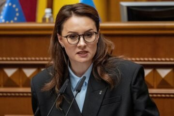 Zelenski destituye a la primera ministra ucraniana tras solo un año en el cargo