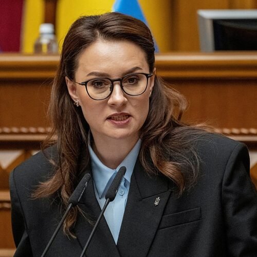 Zelenski destituye a la primera ministra ucraniana tras solo un año en el cargo