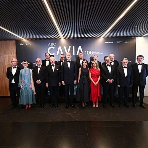 La entrega de los premios Cavia 2026: Karina Sainz Borgo, Gallego & Rey y ‘La Contra’ de ‘La Vanguardia’, los galardonados