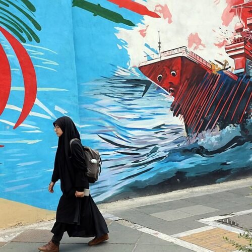 Irán se prepara para una «guerra a gran escala» mientras Trump ataca para que ceda en Ormuz