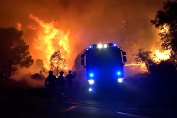 Las rachas de viento en Madrid complicarán las labores de extinción del incendio este lunes