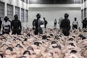 El infierno de los inocentes detenidos en El Salvador: «Tengo pesadillas con volver a entrar en las cárceles de Bukele»