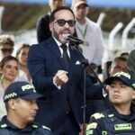 De la Espriella asume el mando en Colombia con el reto de la crisis económica y de seguridad que deja Petro