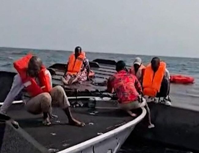 Al menos 44 muertos tras volcar un ferri sobrecargado en un lago de Zimbabue